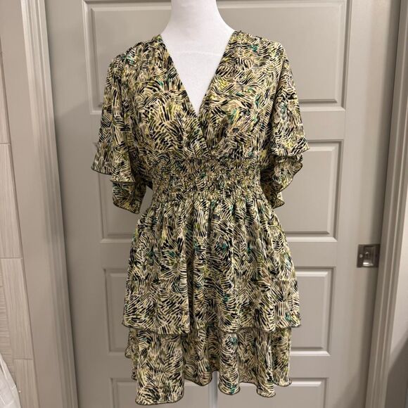 Zara Gray Green Floral Mini Dress M Short Sleeve Flowy Boho Day - Picture 1 of 3